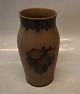Brun Vase 19.5 cm Frugt dekoration #47 L. Hjorth Bornholm Denmark