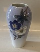 2679-295 Kgl. Vase med hvid og blå blomst 19 cm Kongelig Dansk Porcelæn